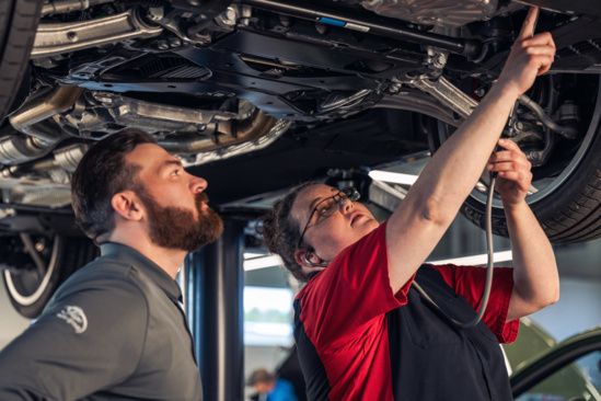 Why Choose an Audi Service Center for Oil Changes?